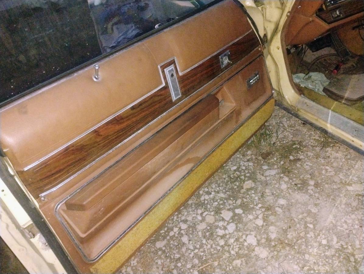 Buick-lesabre-custom-1975-5