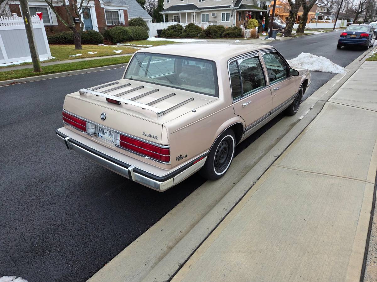 Buick-park-avenue-1990-5