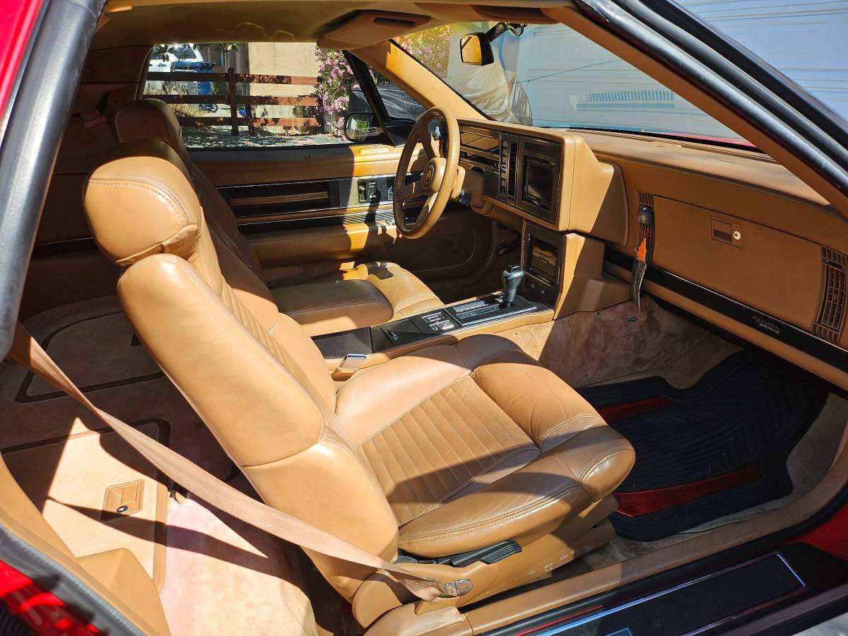 Buick-reatta-1989-red-3