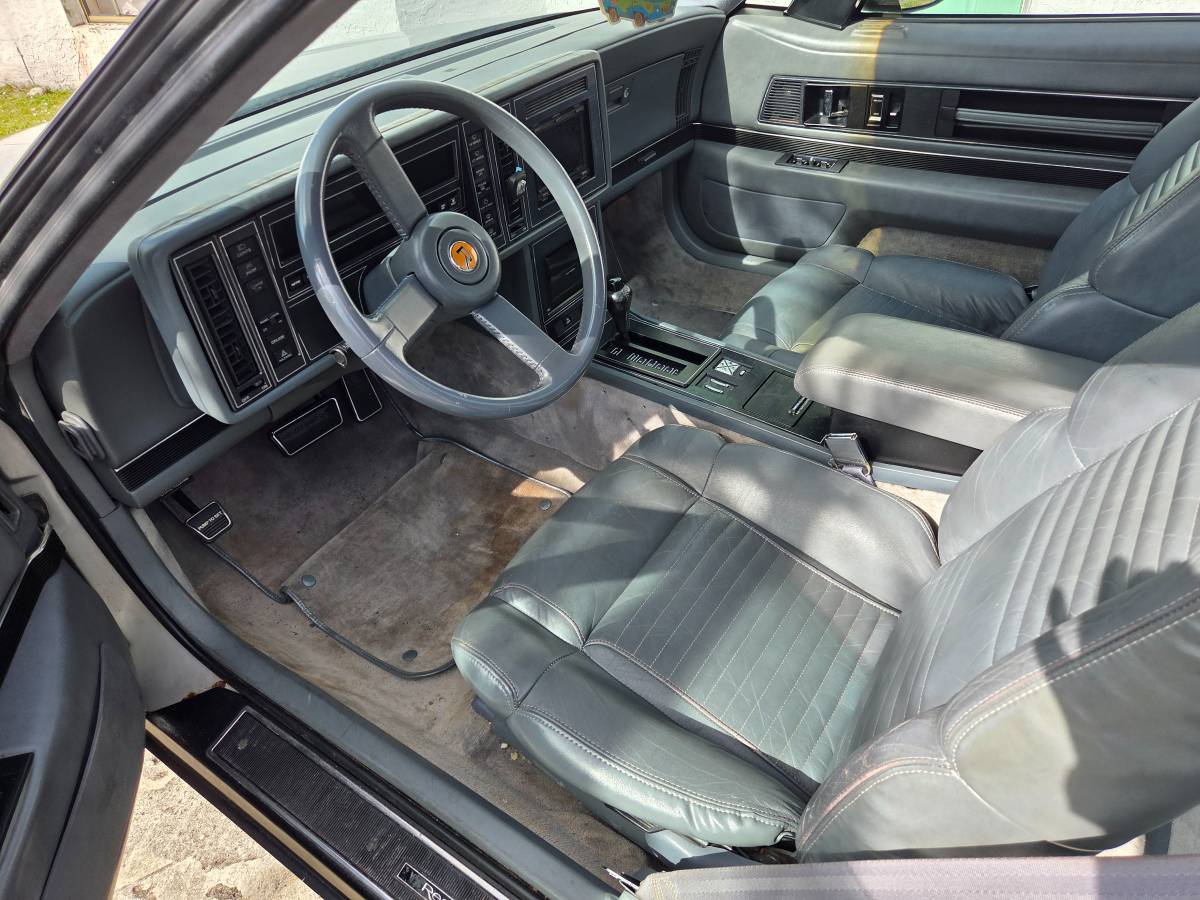 Buick-reatta-1989-silver-4