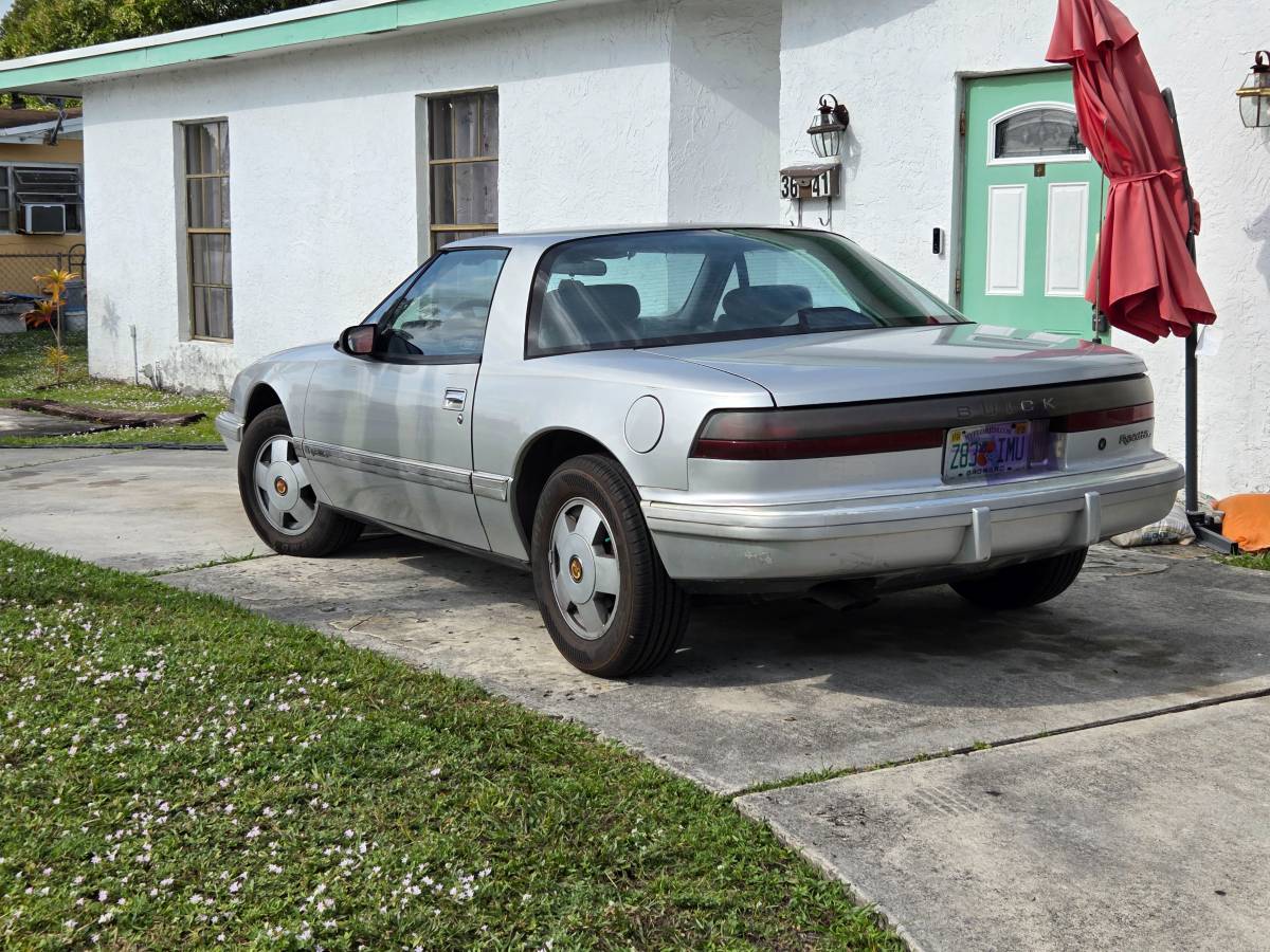 Buick-reatta-1989-silver-8