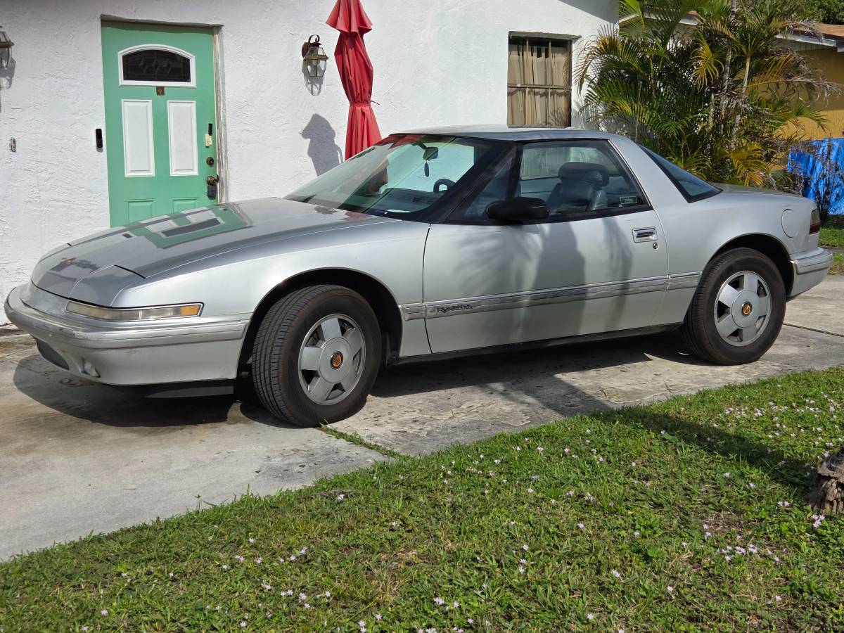 Buick-reatta-1989-silver-9