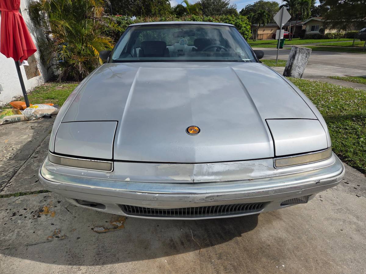 Buick-reatta-1989-silver