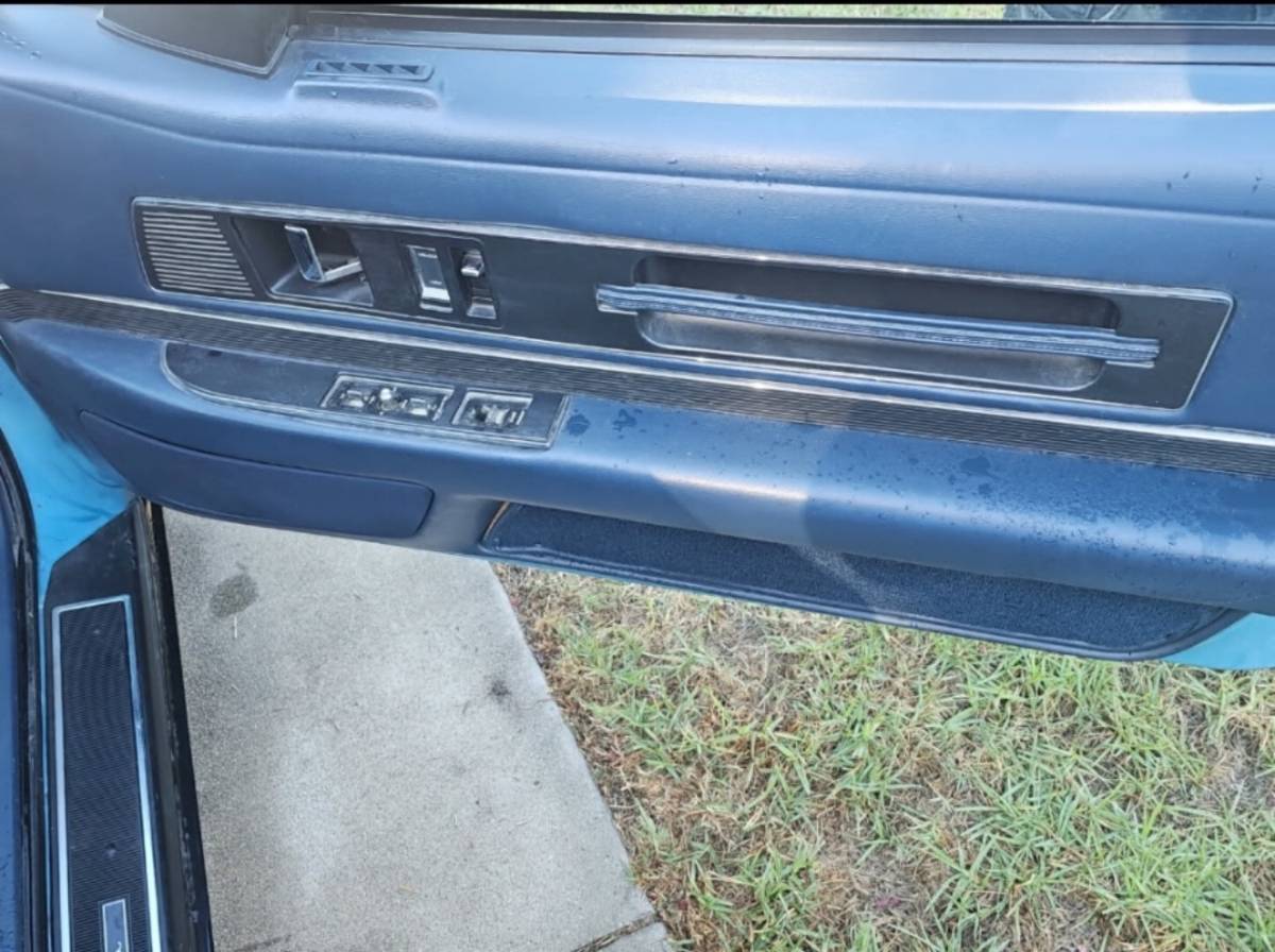 Buick-reatta-1990-13