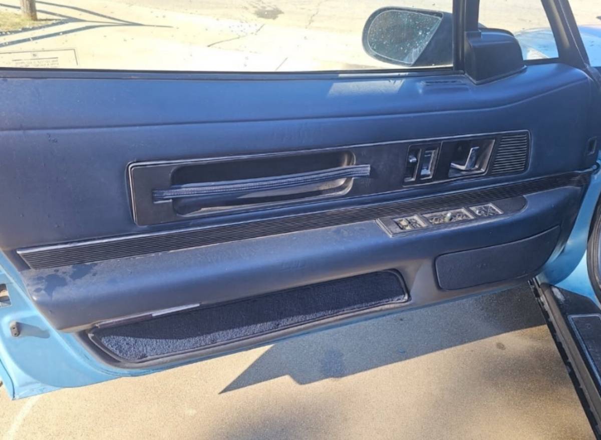 Buick-reatta-1990-14