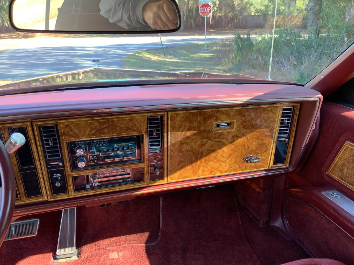Buick-riviera-1983-1