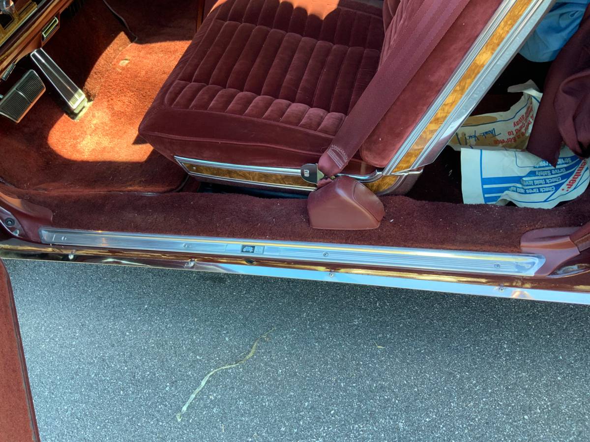 Buick-riviera-1983-11