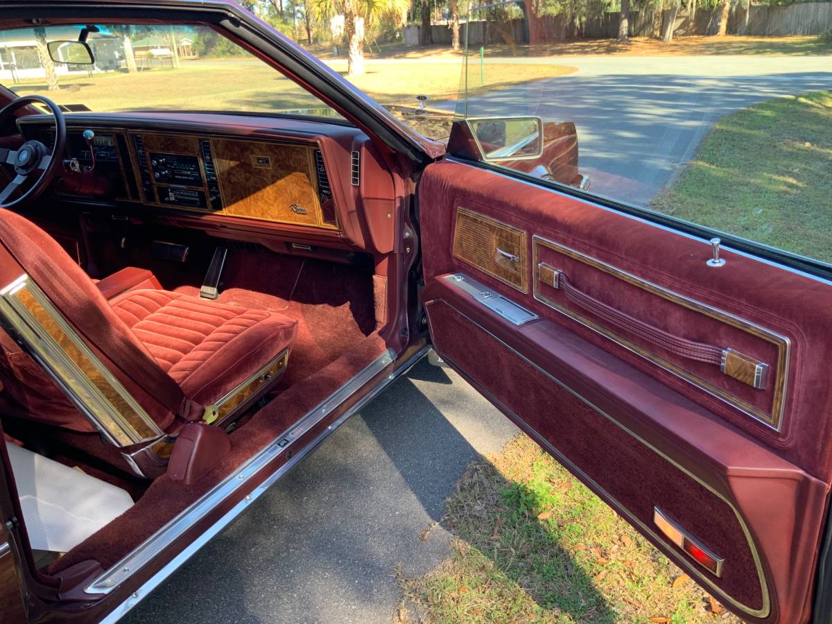 Buick-riviera-1983-12