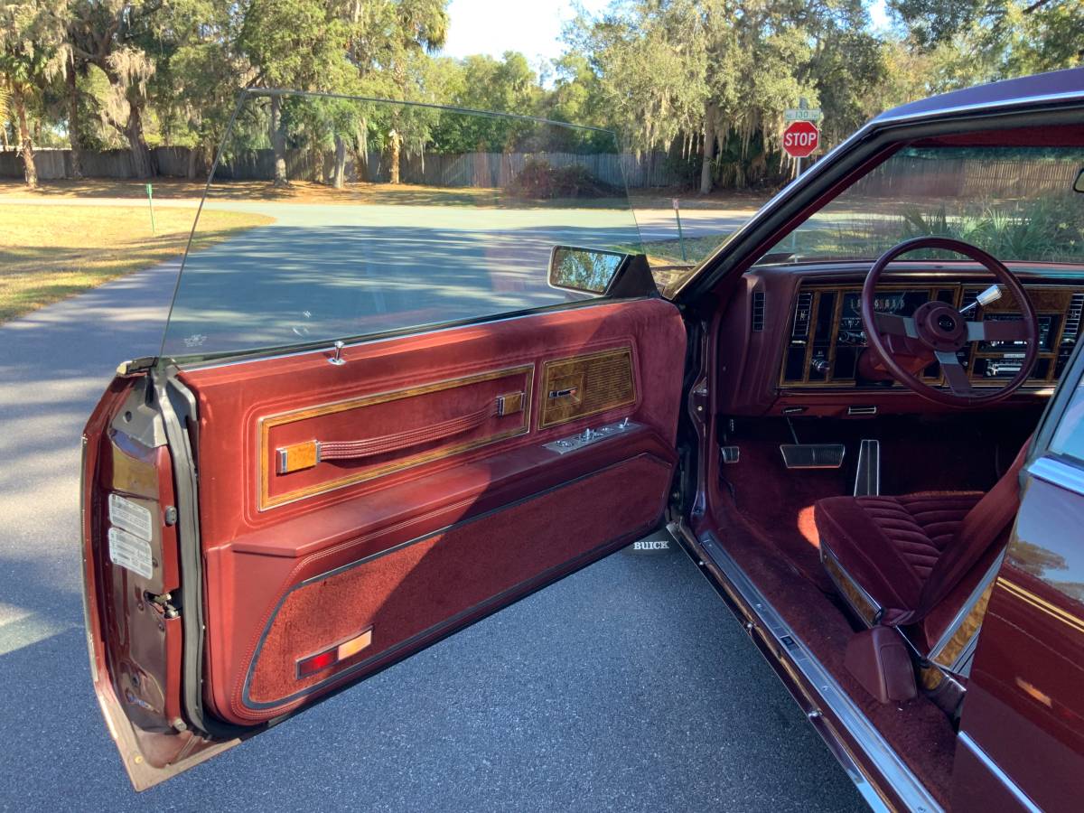 Buick-riviera-1983-9