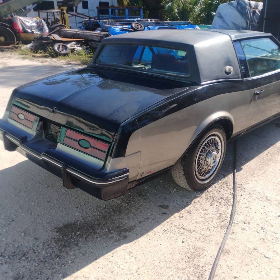 Buick-riviera-1984-3