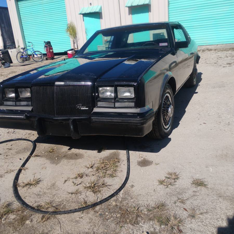 Buick-riviera-1984