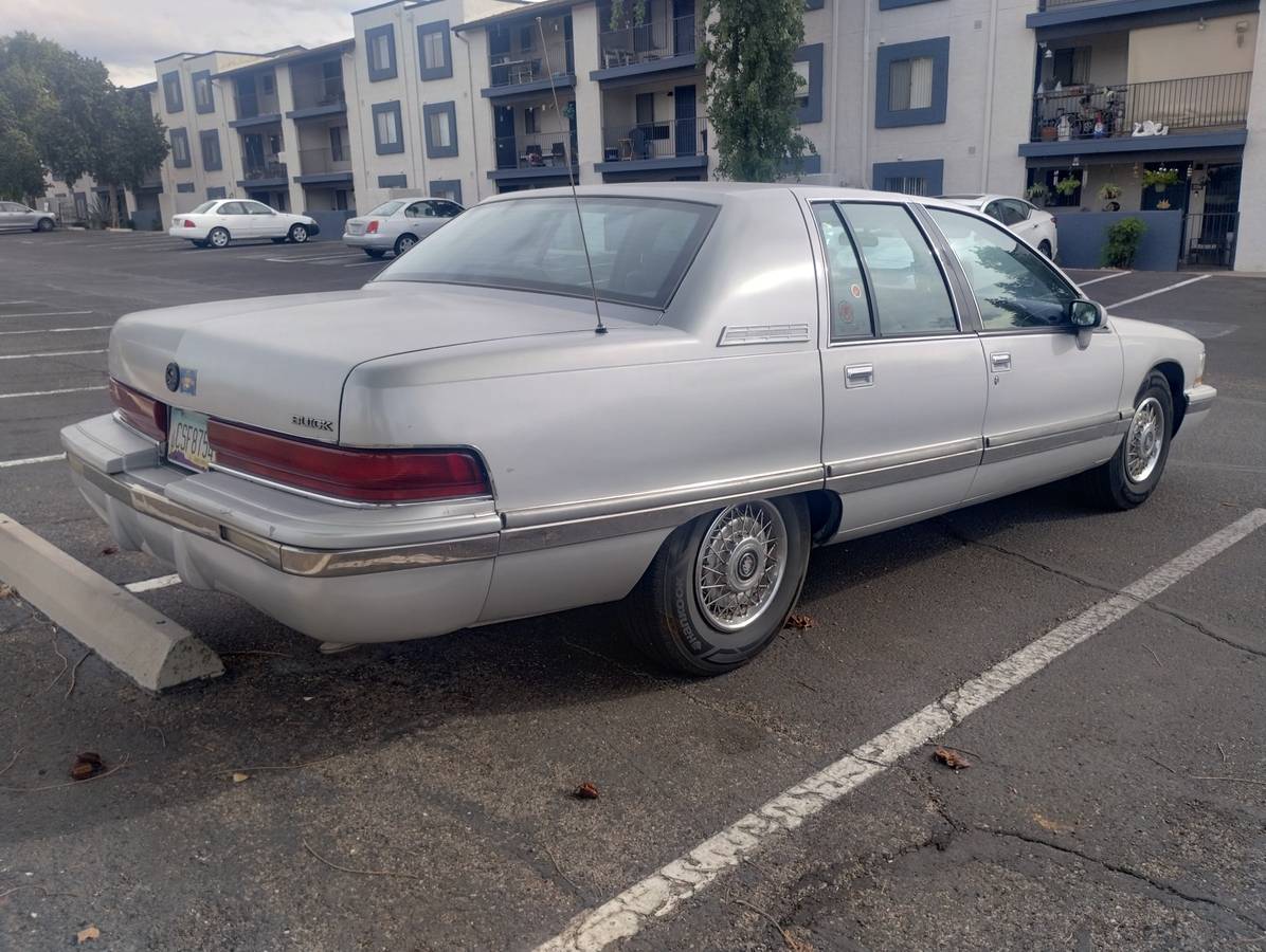 Buick-roadmaster-1992-silver-2