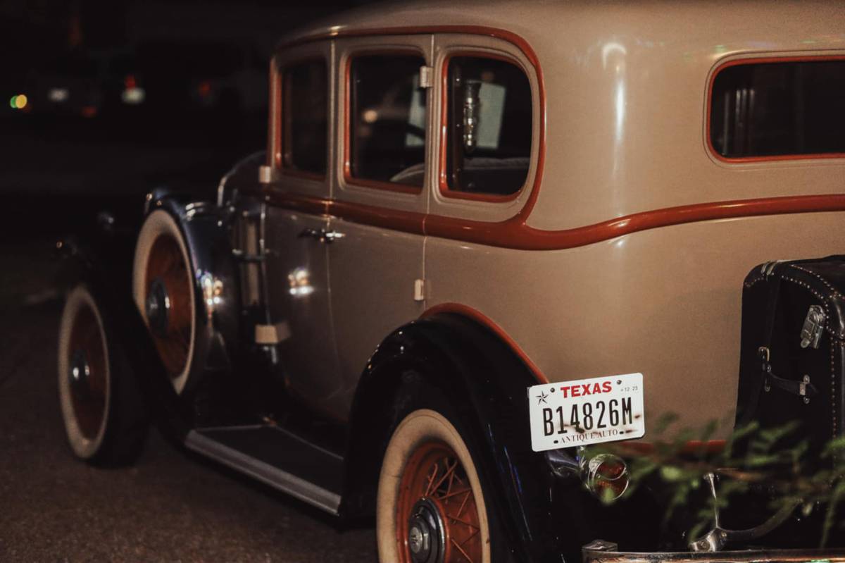 Buick-series-60-1932-brown-2