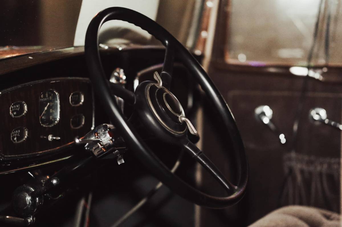 Buick-series-60-1932-brown-5