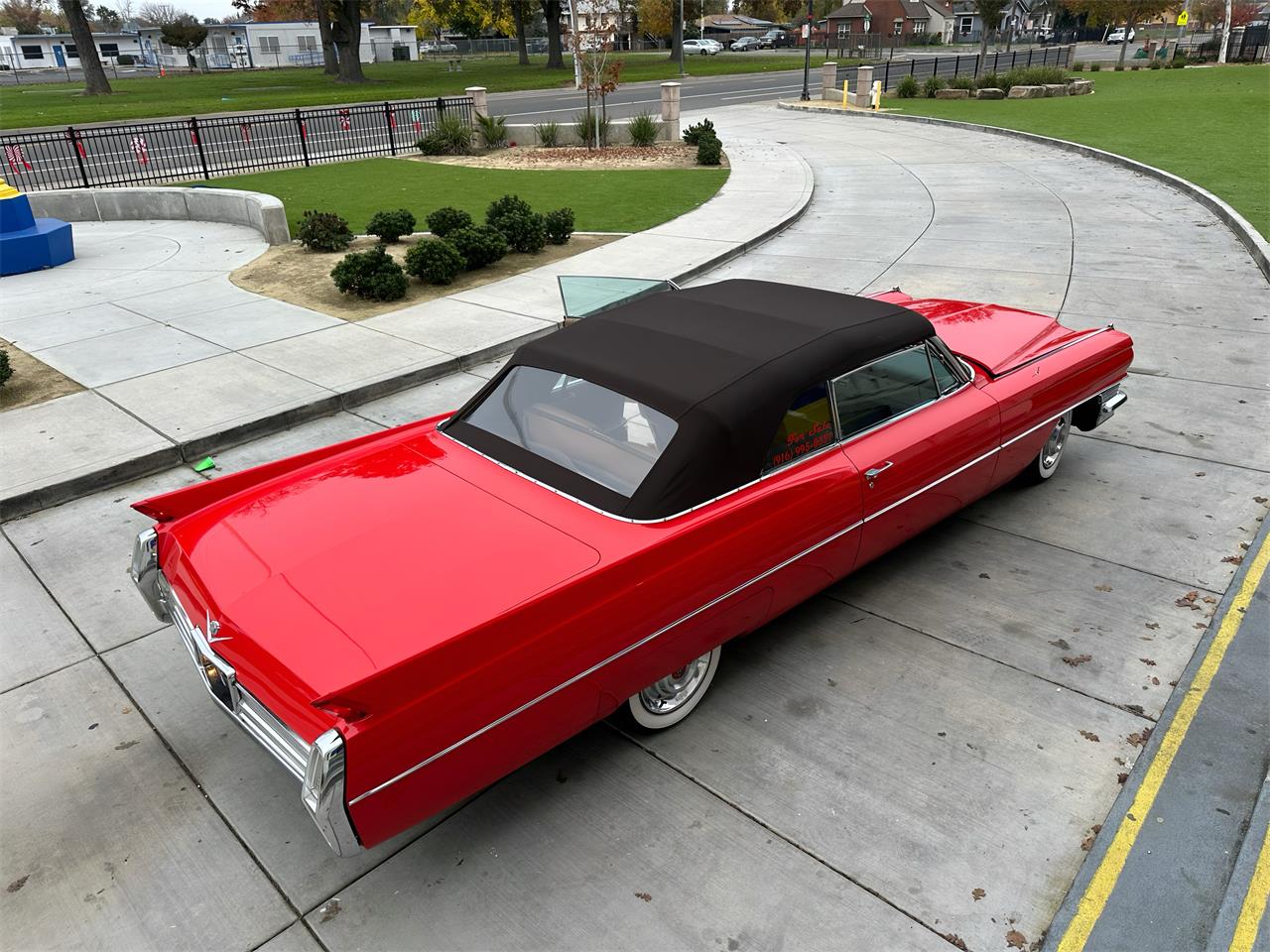 Cadillac-2-dr-convertible-1964-Red-Tan-12