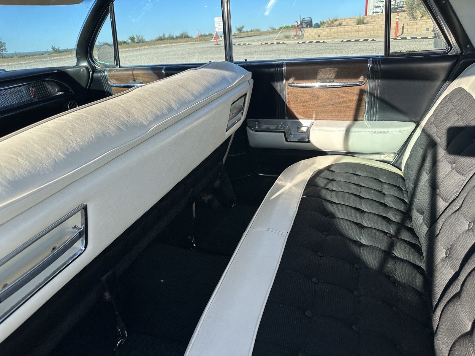 Cadillac-62-Sedan-1962-24