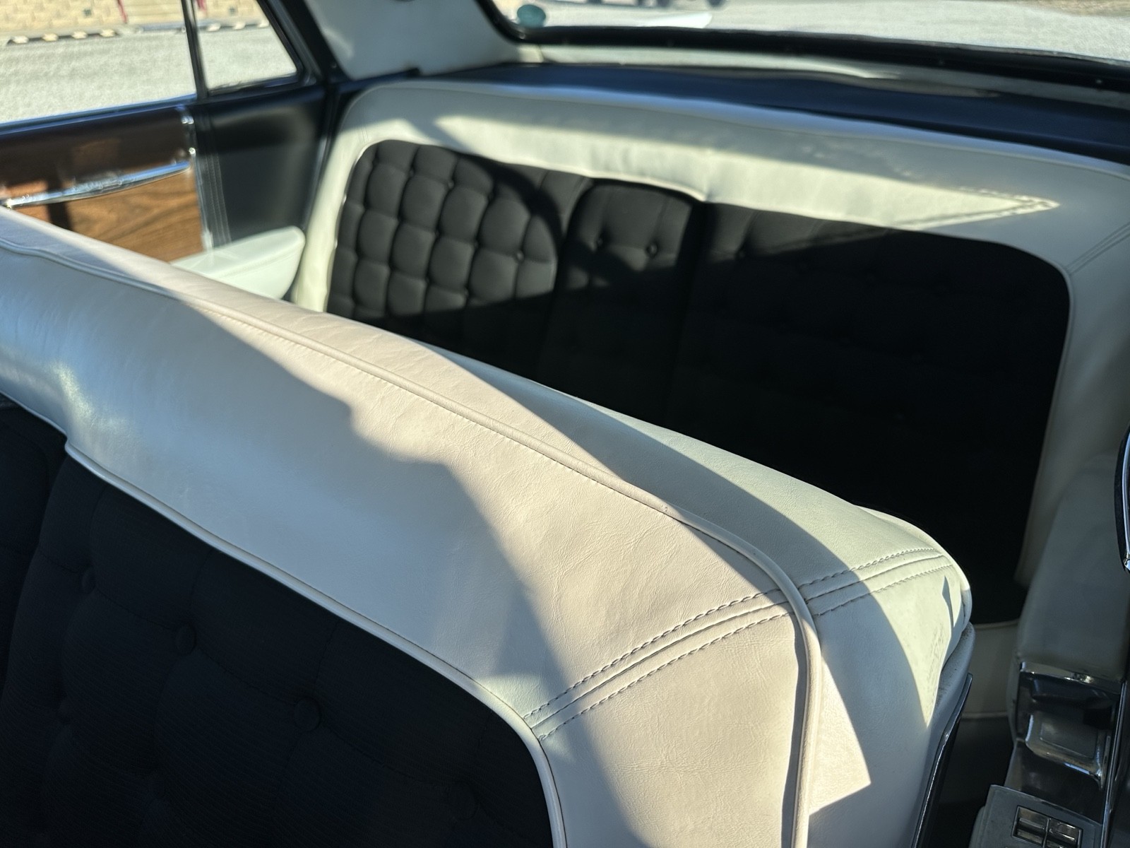 Cadillac-62-Sedan-1962-25