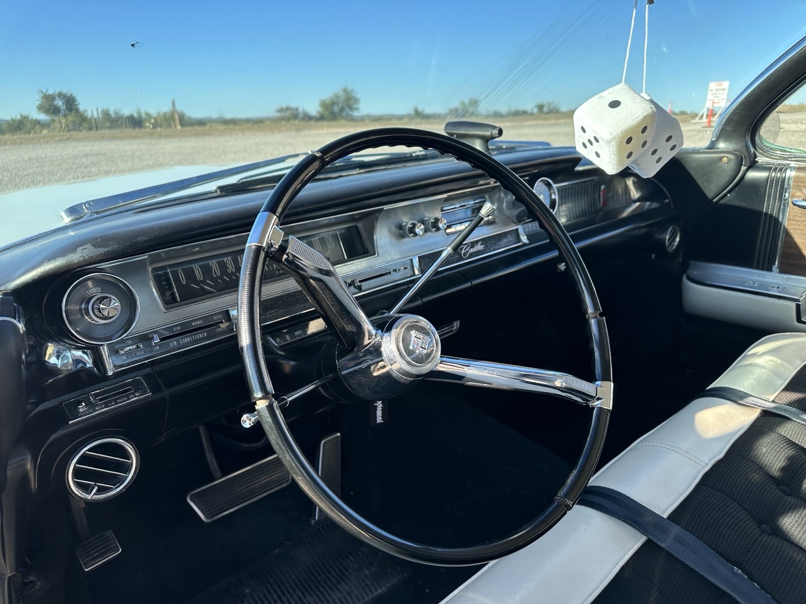 Cadillac-62-Sedan-1962-27