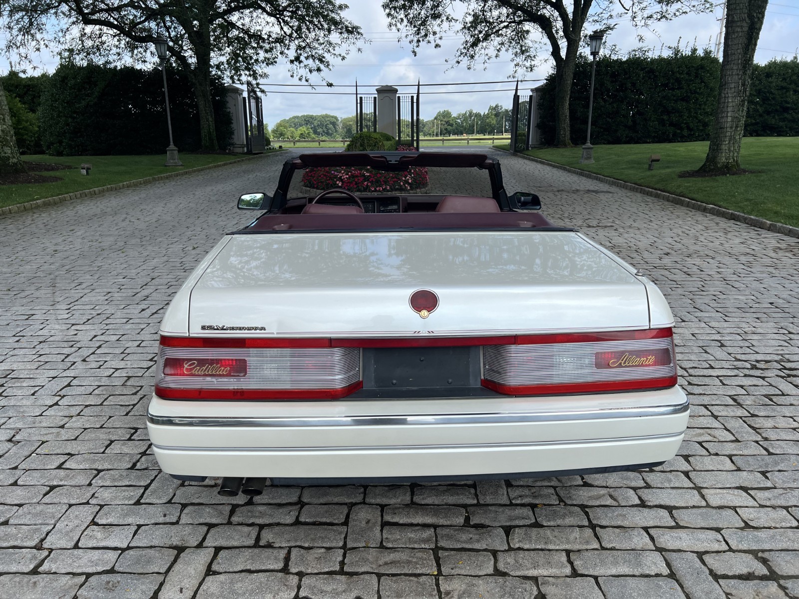 Cadillac-Allante-1993-Convertible-10
