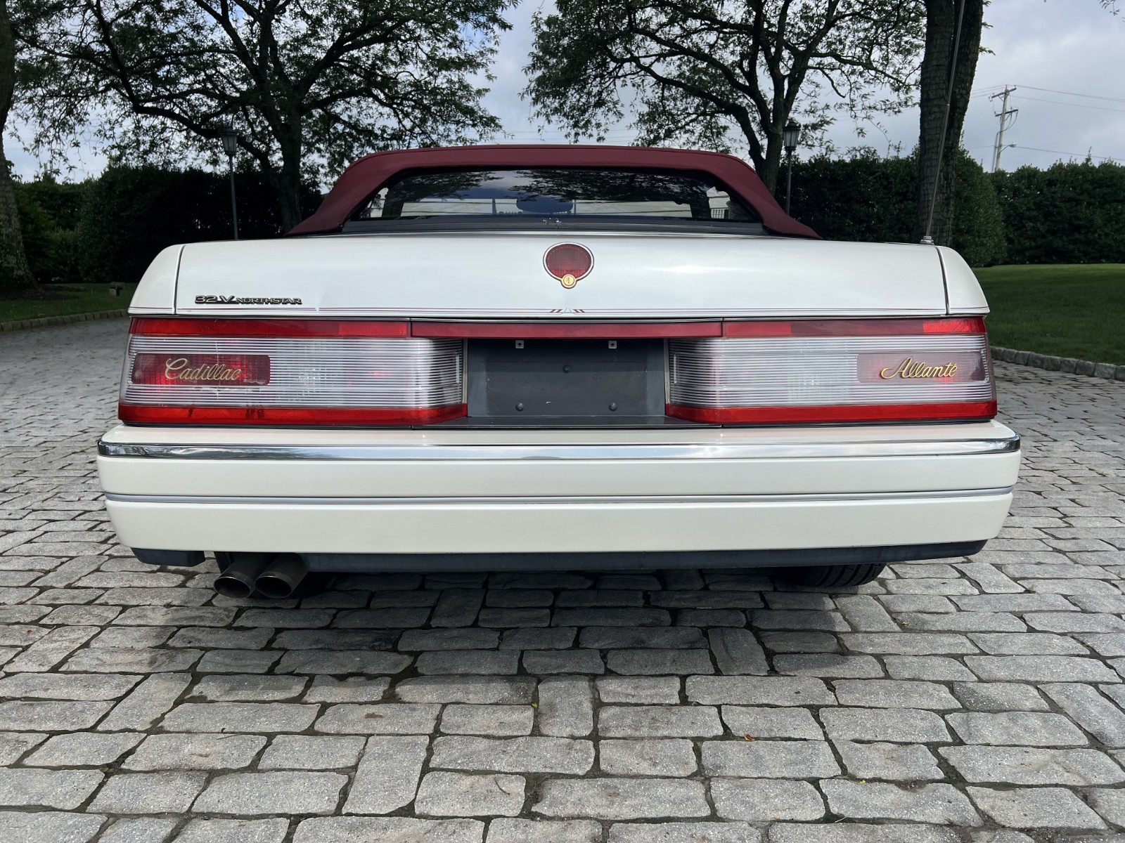 Cadillac-Allante-1993-Convertible-11