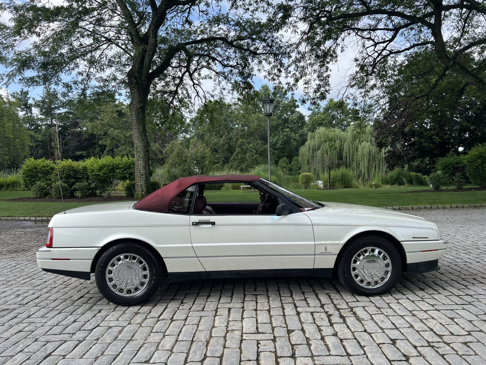 Cadillac-Allante-1993-Convertible-16