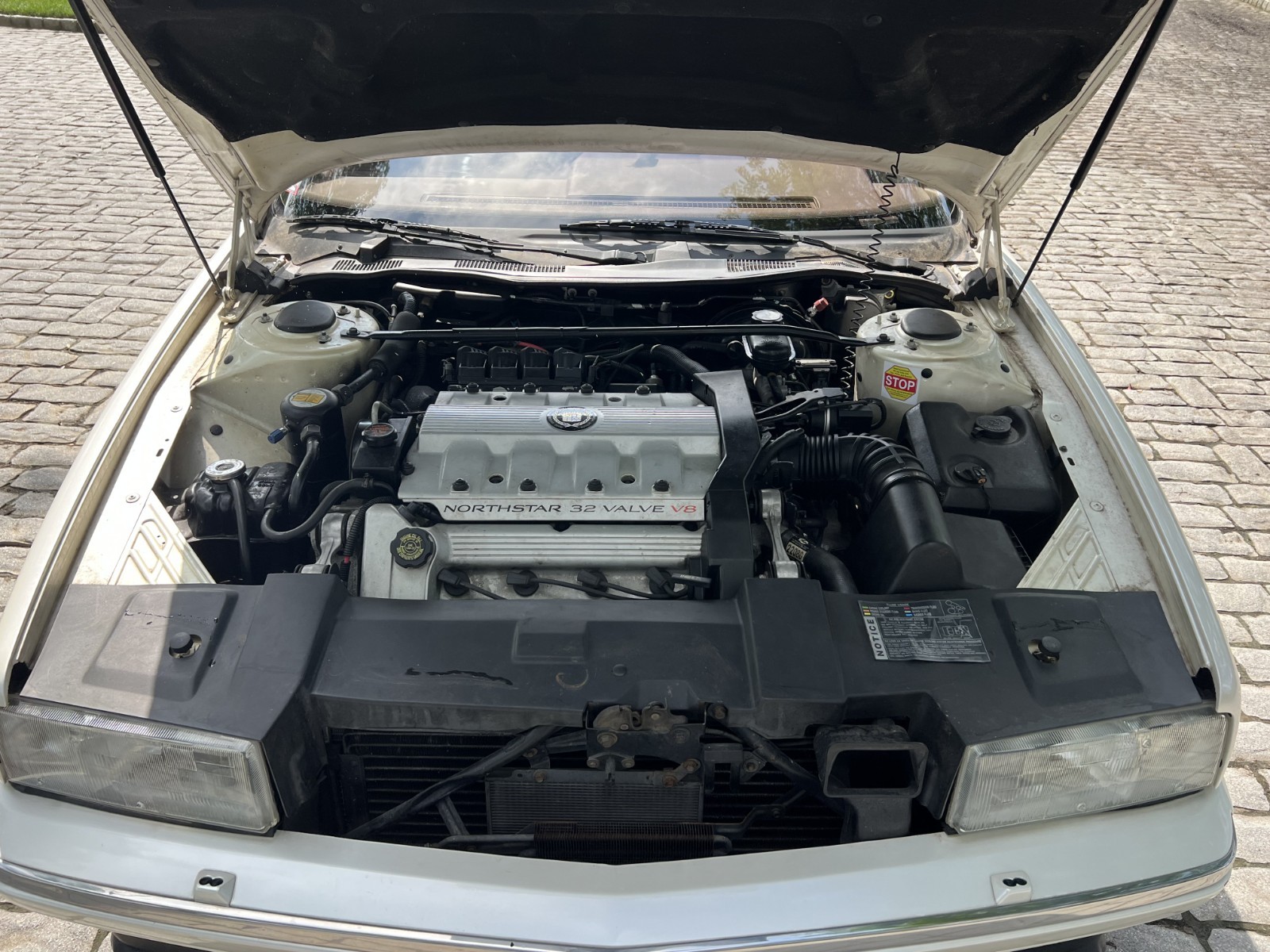 Cadillac-Allante-1993-Convertible-19