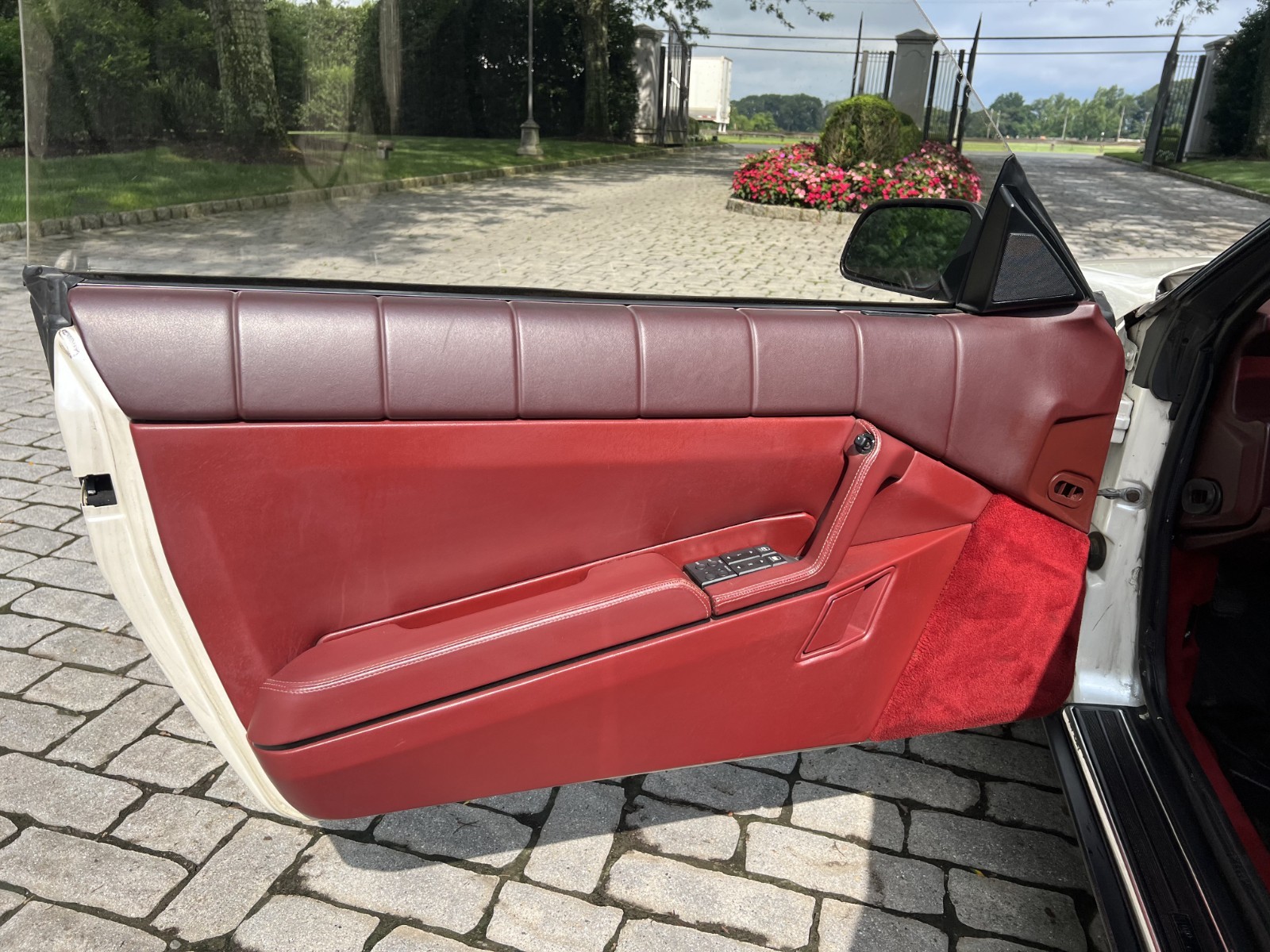 Cadillac-Allante-1993-Convertible-23