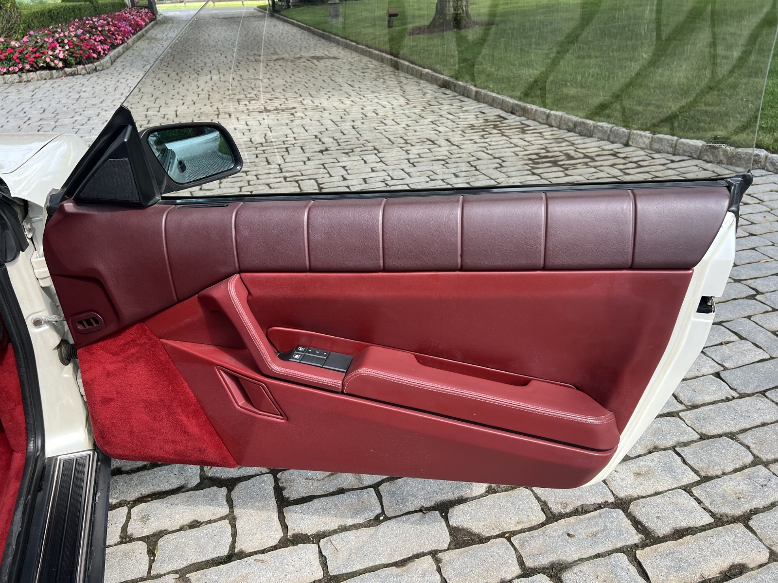 Cadillac-Allante-1993-Convertible-24