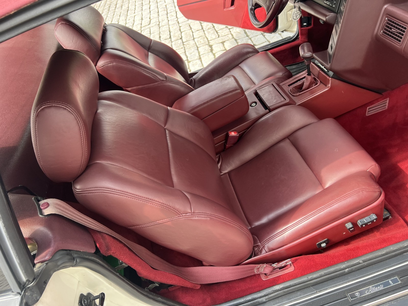 Cadillac-Allante-1993-Convertible-28