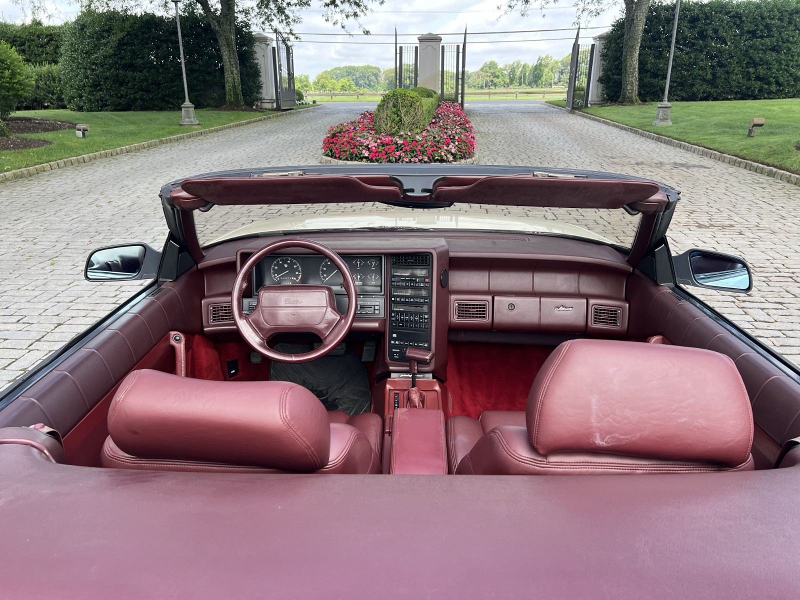 Cadillac-Allante-1993-Convertible-34