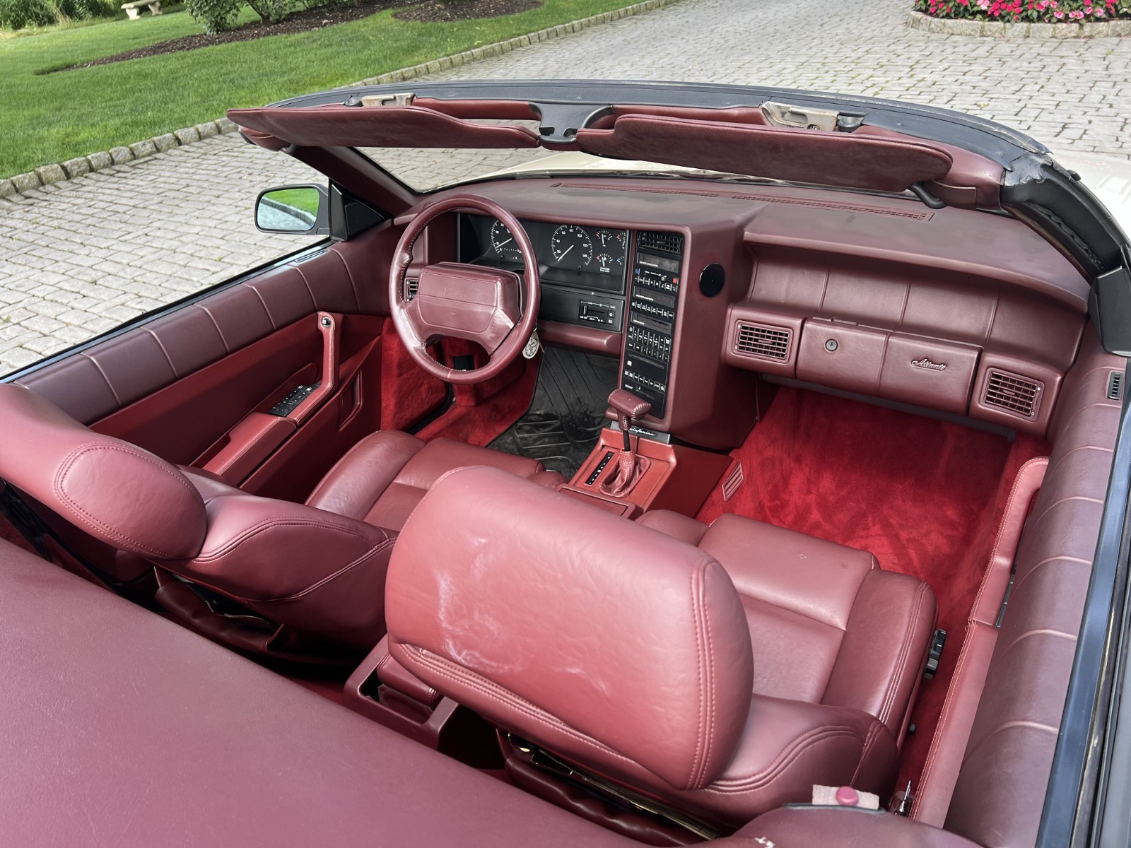 Cadillac-Allante-1993-Convertible-35