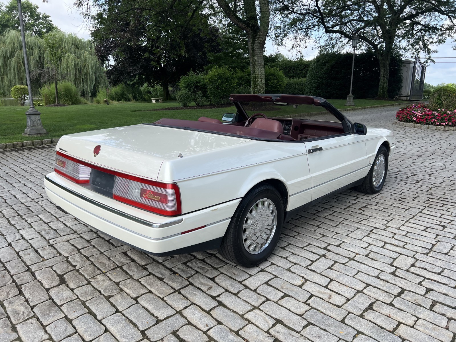 Cadillac-Allante-1993-Convertible-8