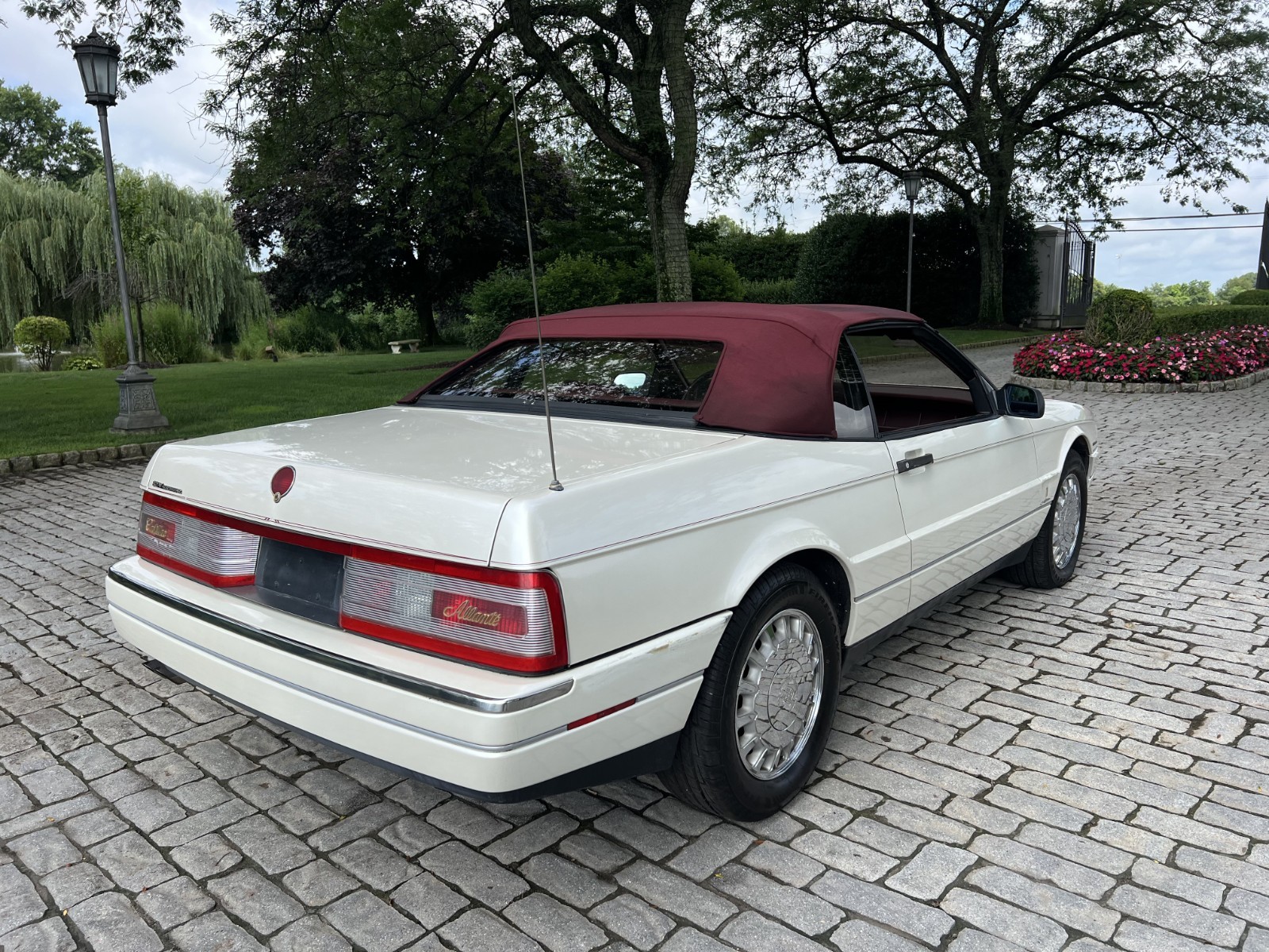 Cadillac-Allante-1993-Convertible-9