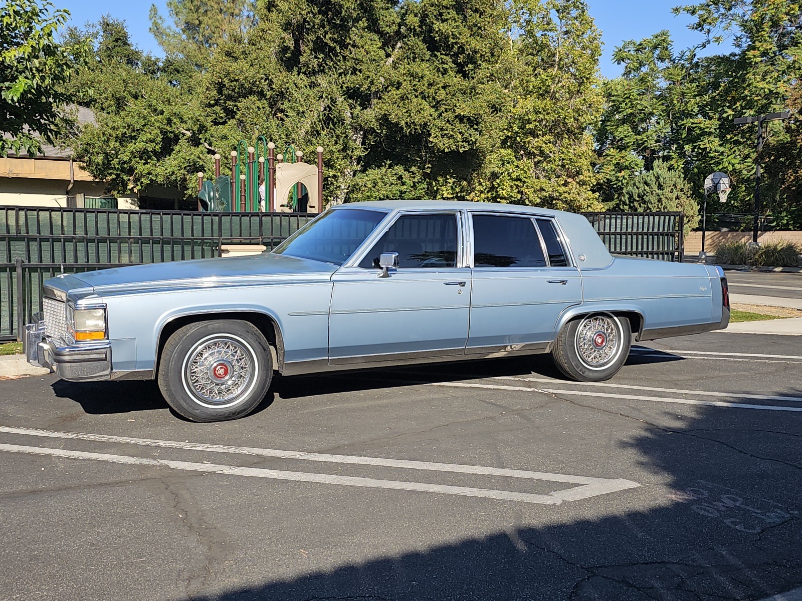 Cadillac-Brougham-1987-1
