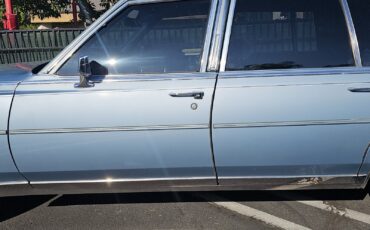 Cadillac-Brougham-1987-10