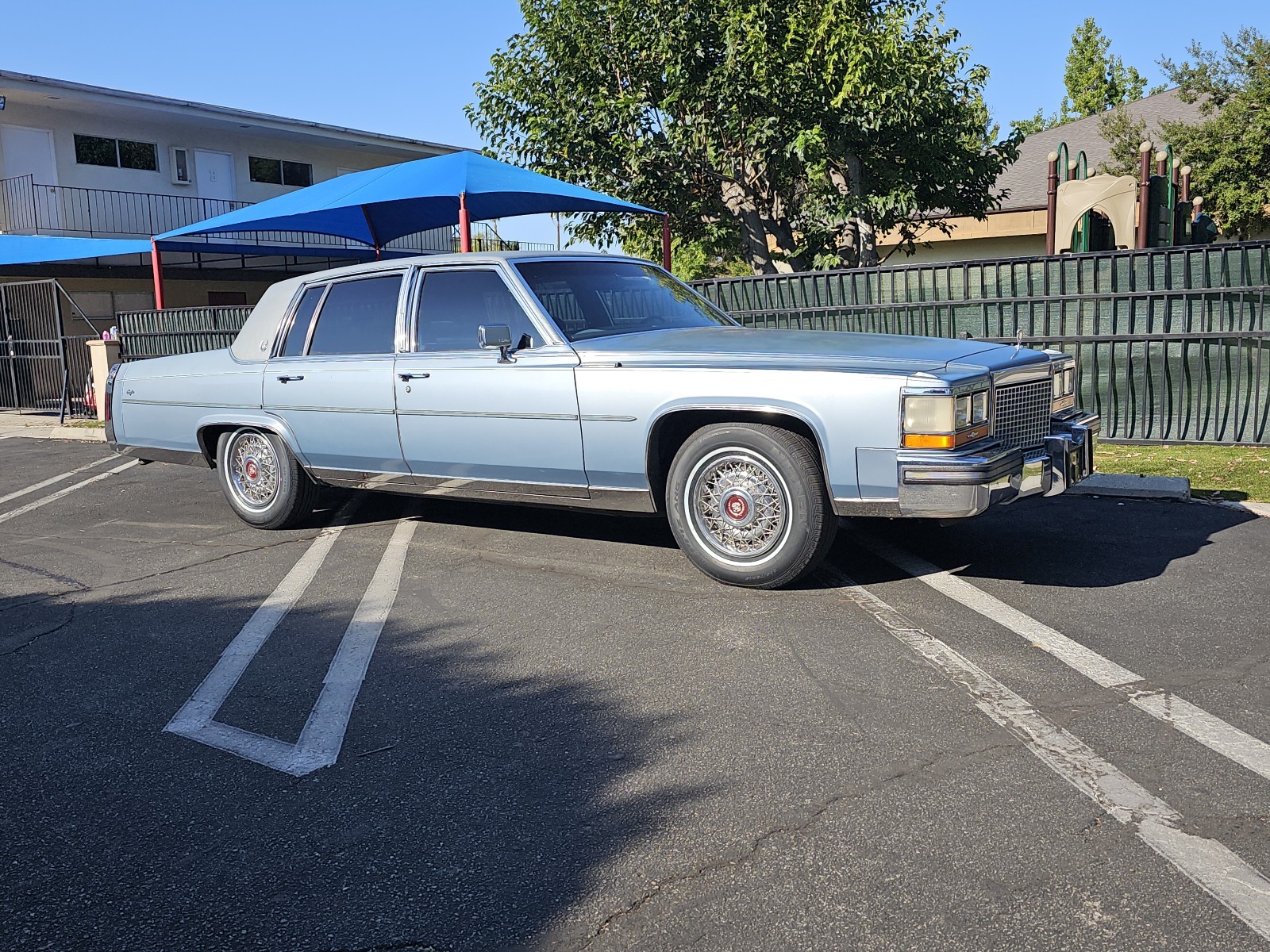 Cadillac-Brougham-1987-17