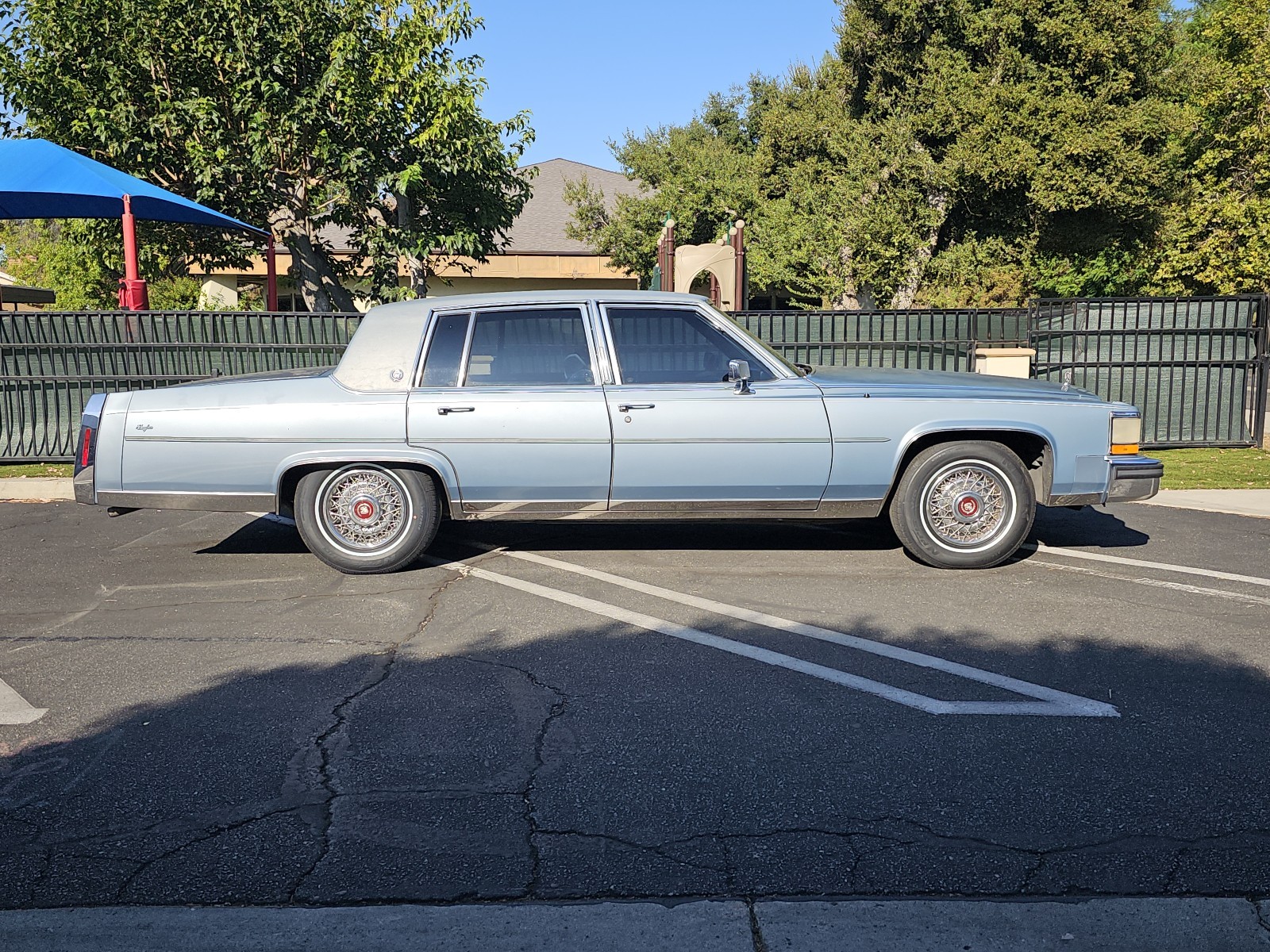 Cadillac-Brougham-1987-18