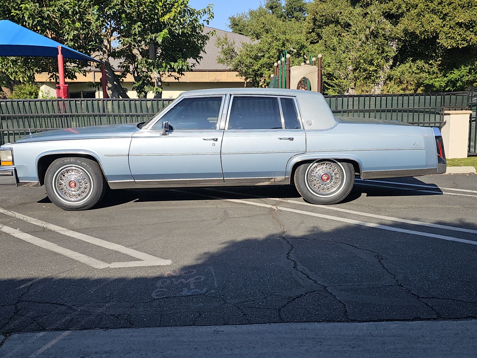 Cadillac-Brougham-1987-2