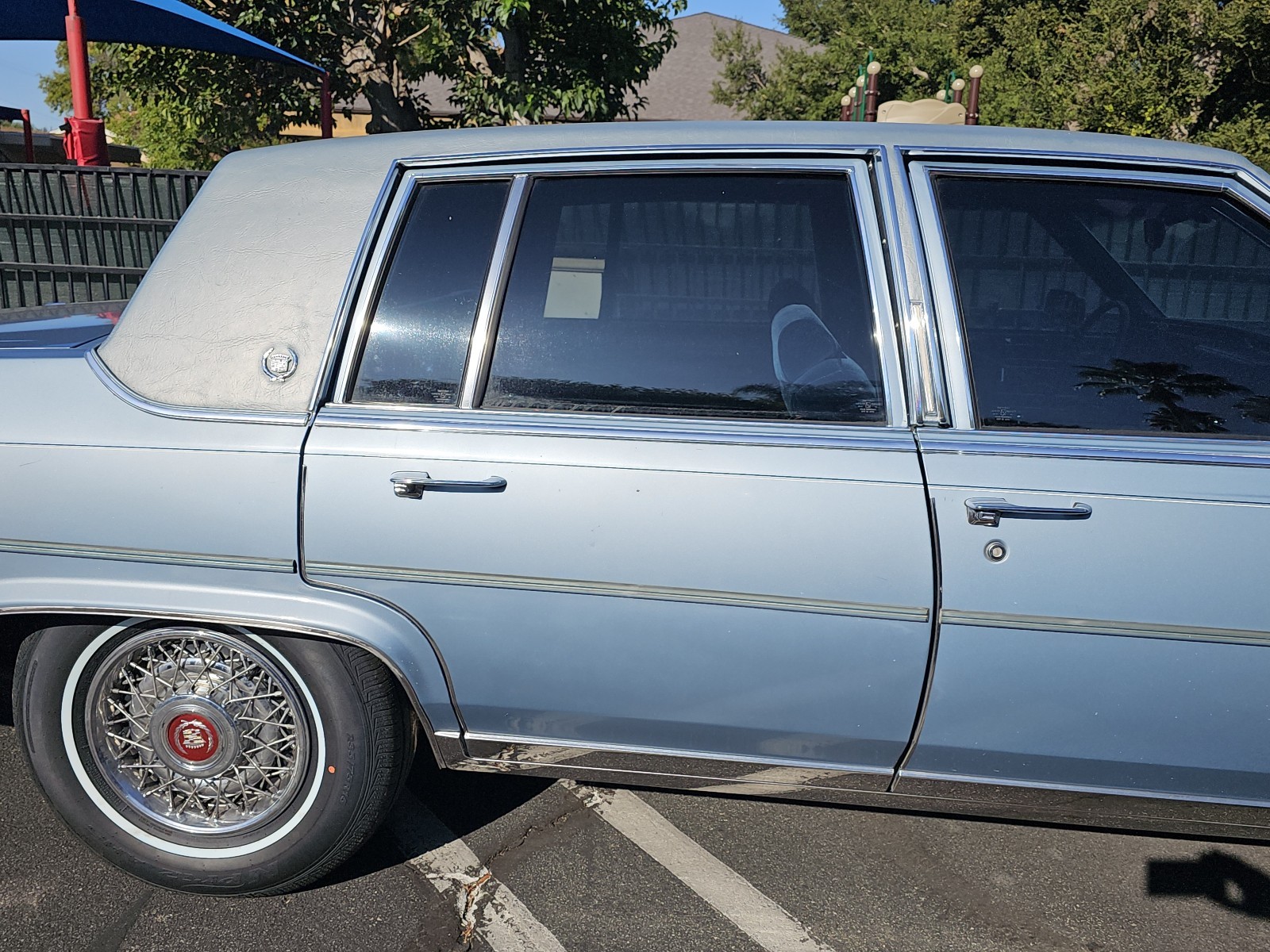 Cadillac-Brougham-1987-24