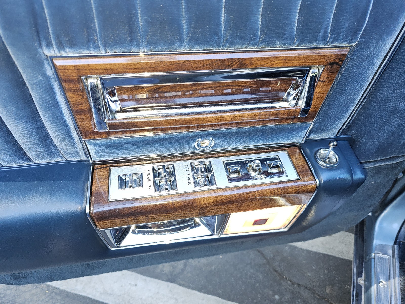 Cadillac-Brougham-1987-29