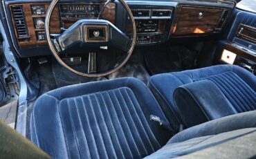 Cadillac-Brougham-1987-34