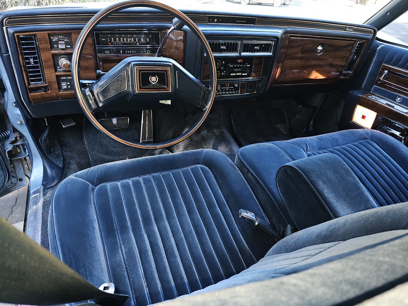 Cadillac-Brougham-1987-34