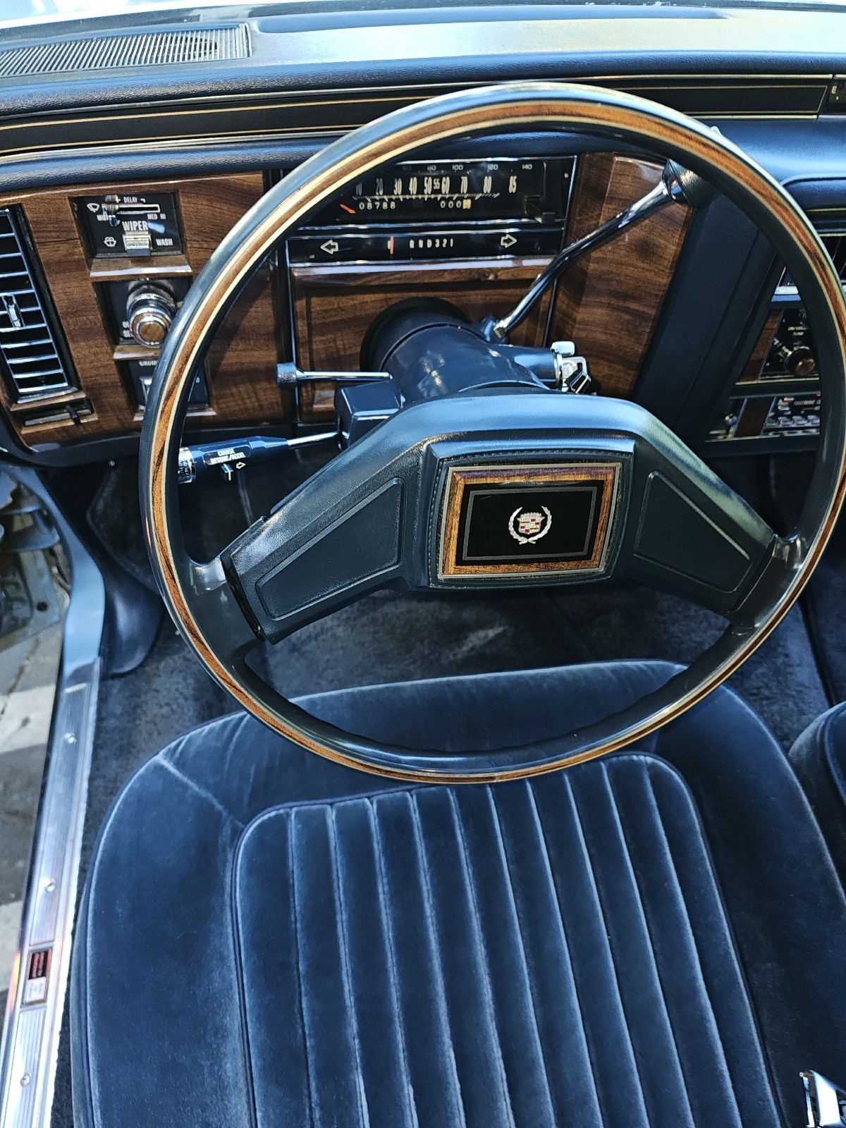 Cadillac-Brougham-1987-36