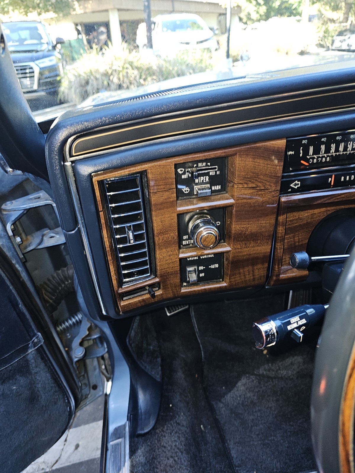 Cadillac-Brougham-1987-37