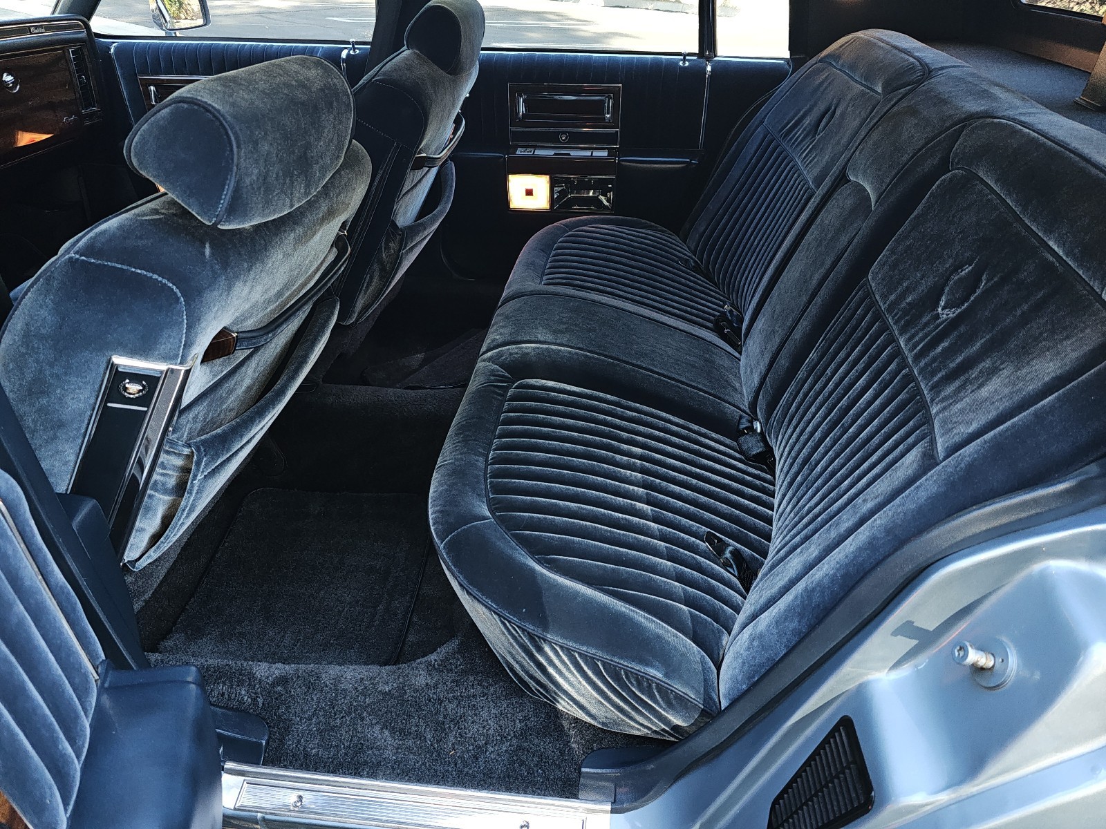 Cadillac-Brougham-1987-38