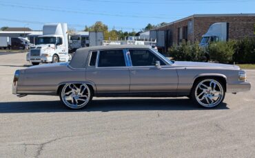 Cadillac-Brougham-1990-Sedan-15