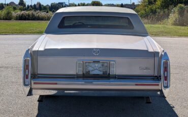 Cadillac-Brougham-1990-Sedan-16