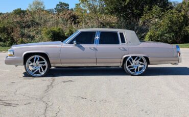 Cadillac-Brougham-1990-Sedan-18