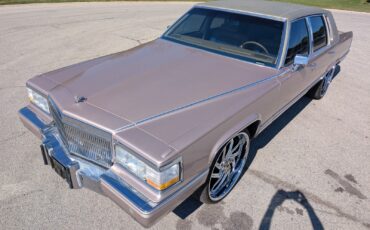 Cadillac-Brougham-1990-Sedan-19