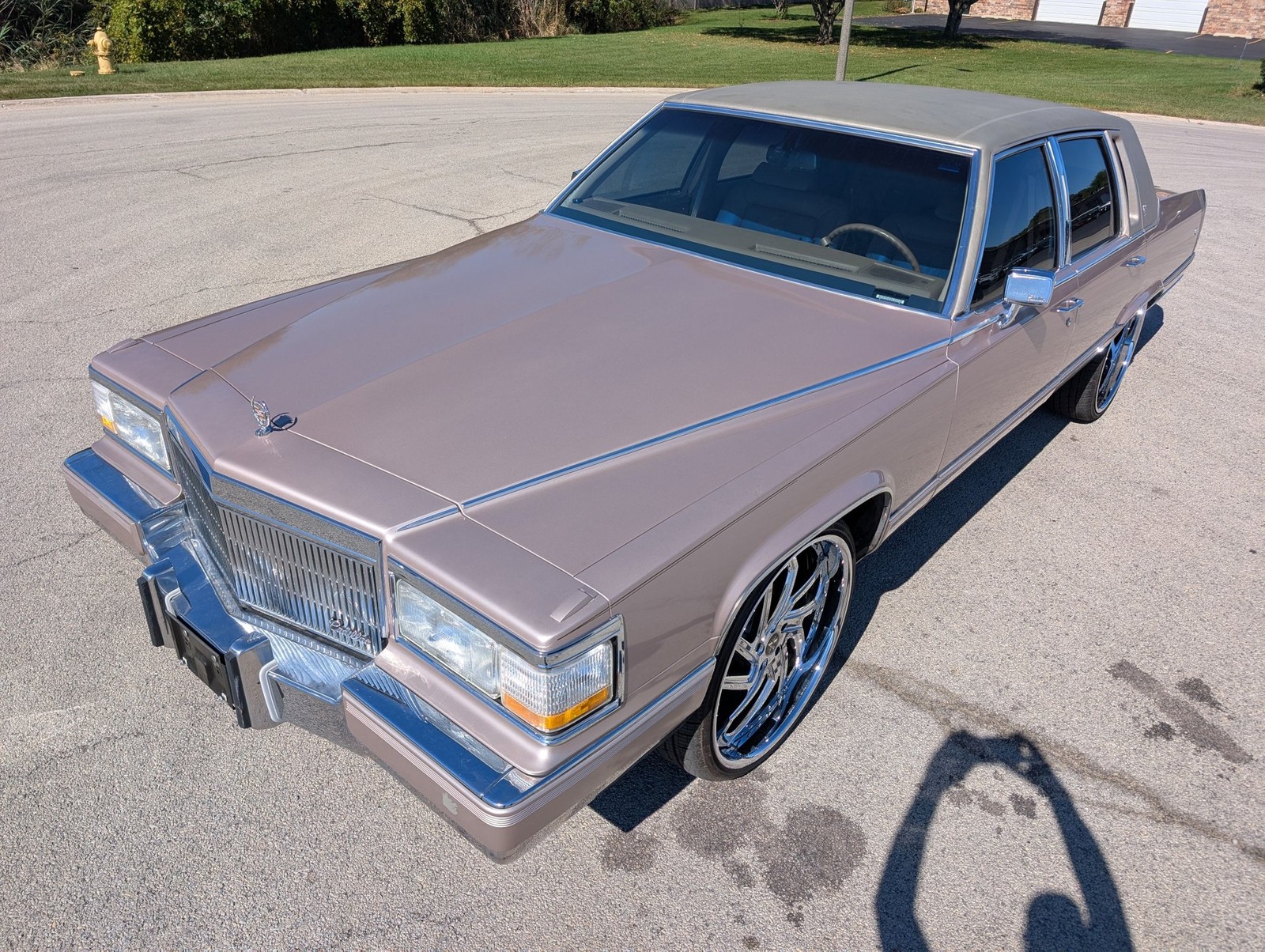 Cadillac-Brougham-1990-Sedan-19